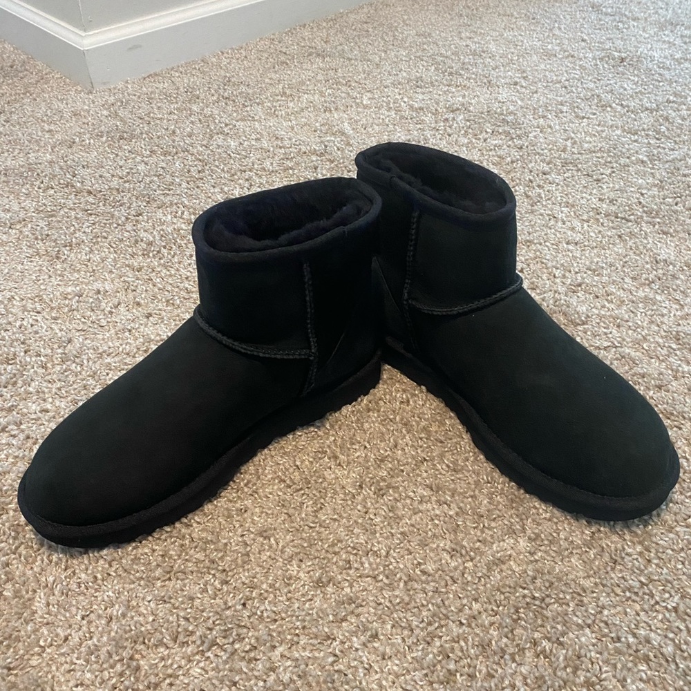 UGG minis